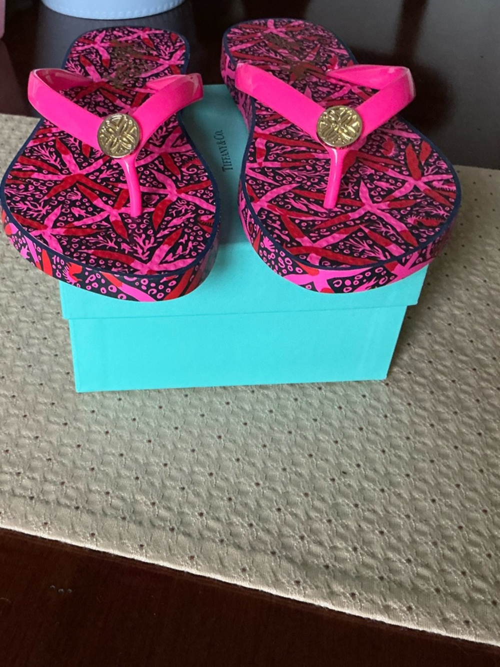 Lilly Pulitzer Pool Flip Flops Sz 7/8 NWOT - Picture 4 of 7